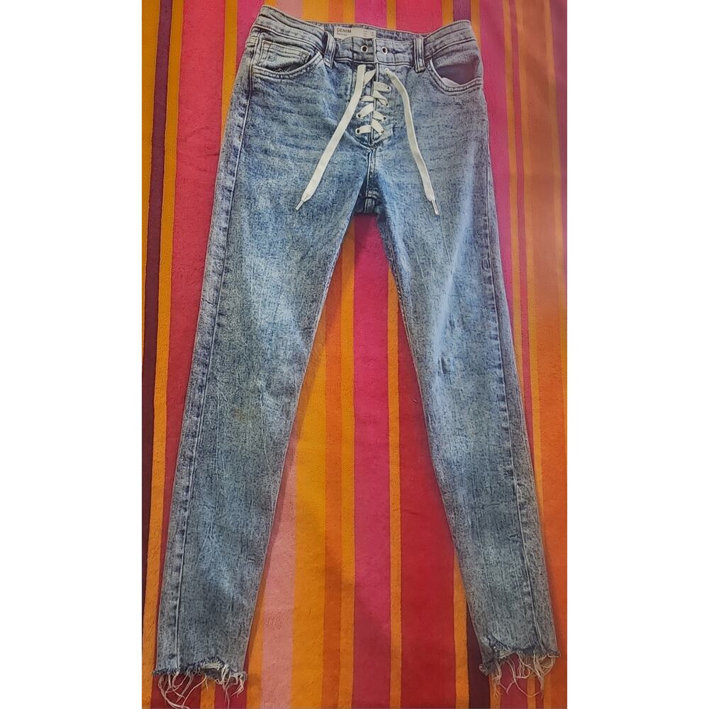 Bershka Skinny Medium Rise Acid Wash Light Blue Lace-Up Frayed Hem Women's Jeans